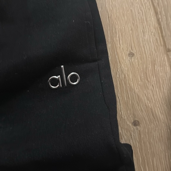 Alo Yoga Accolade Sweatpants Straight Leg in black - Picture 9 of 11